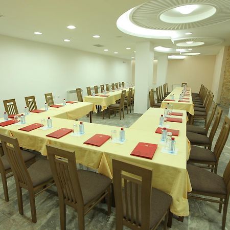 Hotel Kratis Kratovo Екстер'єр фото